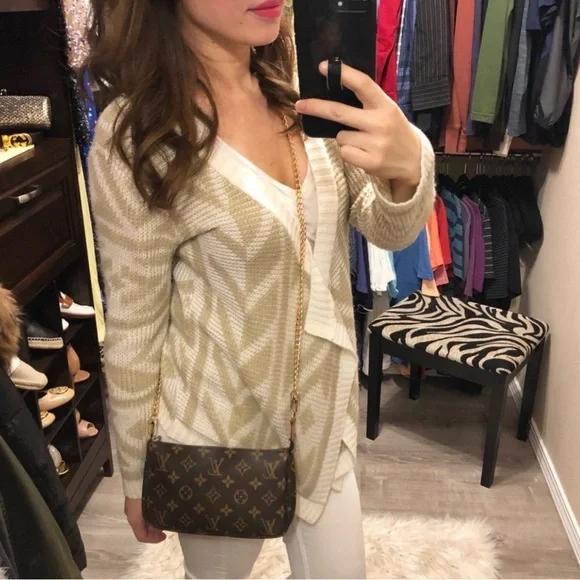 Vintage Louis Vuitton Pochette Accessoires Monogram bag with Gold Chain - Picture 7 of 11